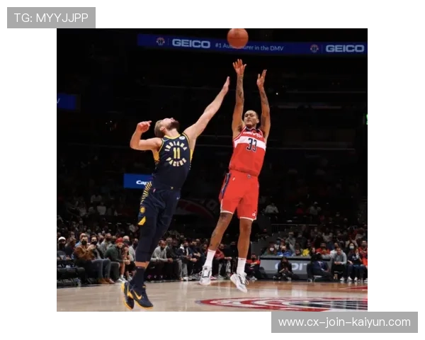 奇才库兹马突破分球找到外线机会稳稳命中