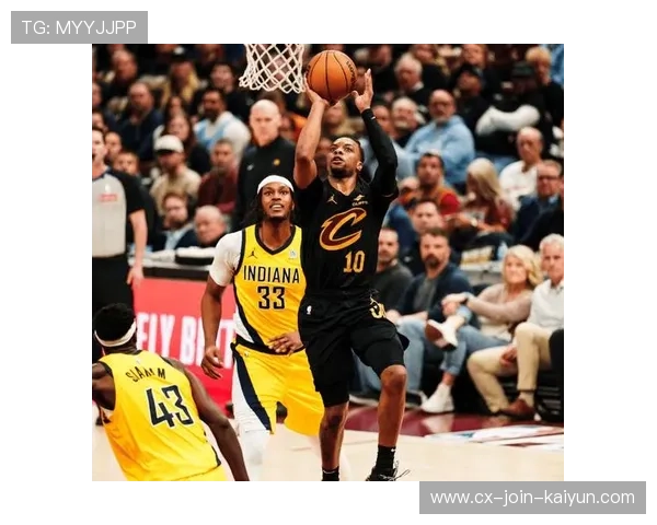 米切尔连续投篮命中，全场为其欢呼